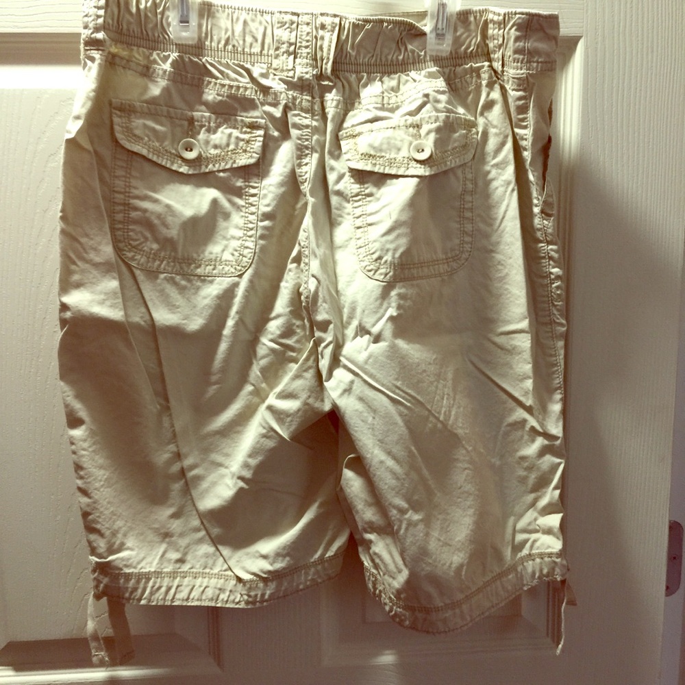 Comfortable cargo shorts with an elastic waistband